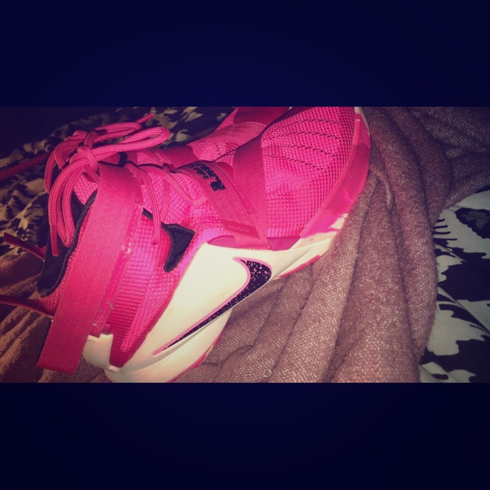 Breast cancer edition Lebrons
